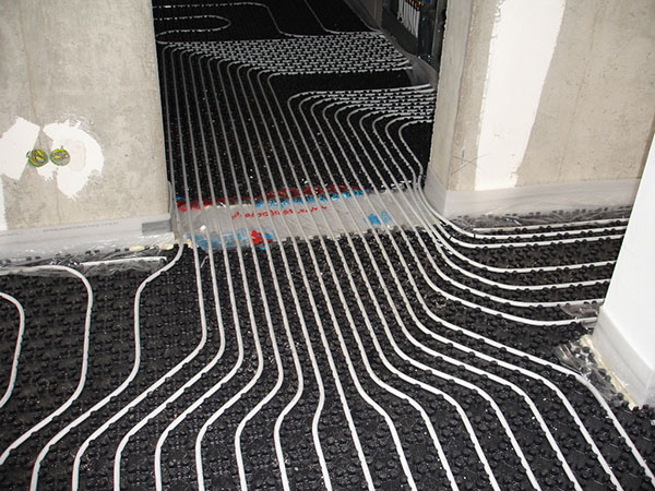 Fußbodenheizung mit Noppenplatten